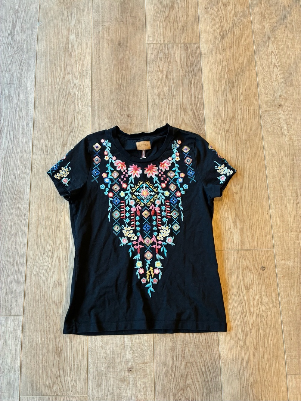 Driftwood Embroidered Floral Black Short Sleeve Tee Cotton size Small Cottage